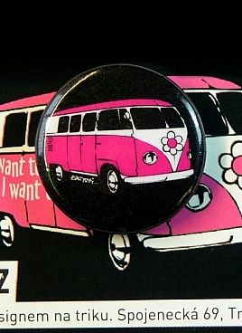 Růžový bus placka